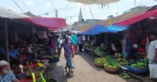 ঝালকাঠি শহরের শতবর্ষী বড় বাজারে অবকাঠামোগত ঝুঁকি, বর্ষায় ভোগান্তি